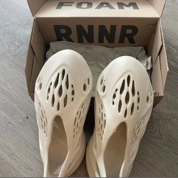 Yeezy foam runners Shoes - Picture 2 of 3
